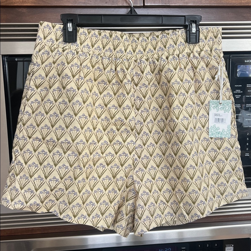 Adorable! NWT TUCKERNUCK’s Hyacinth House cotton 2 pocket elastic waist shorts - Picture 2 of 9